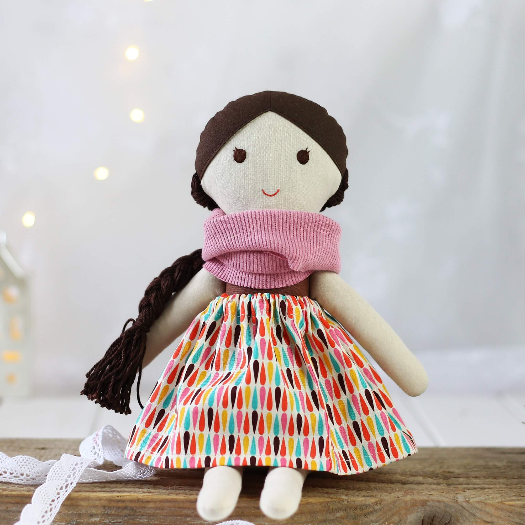 Lala brązowa w spódniczce w łezki