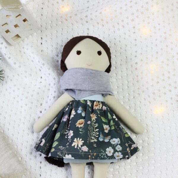 Lala błękitna w spódniczce w kwiaty